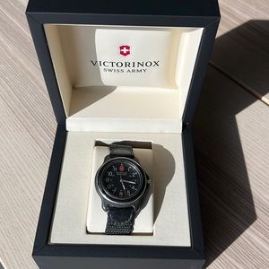 Almost new Victornox Swiss Army Renegade men’s watch.  Sporty and classic.